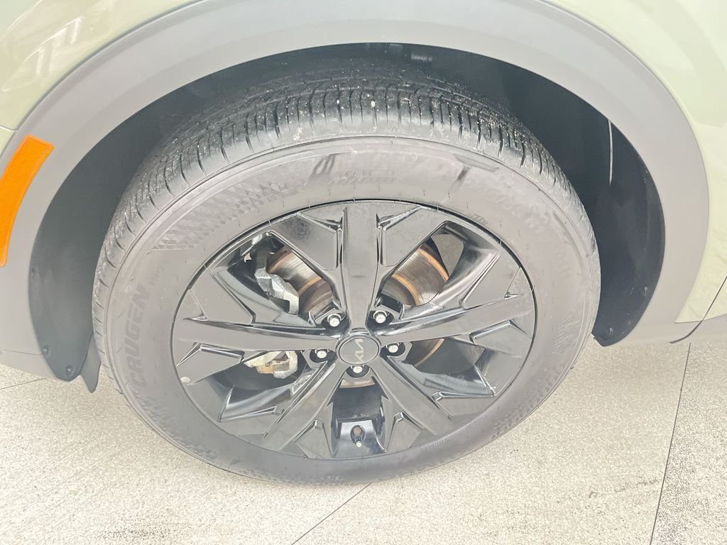 Used 2025 Green Kia X-Line image 10