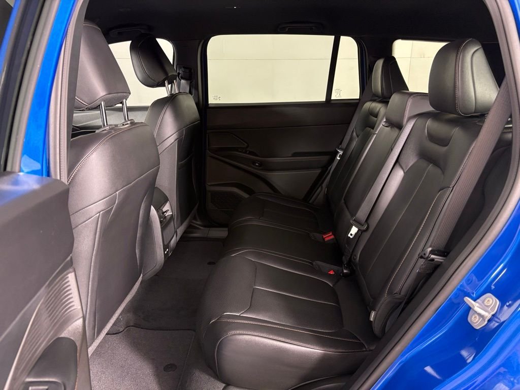 New 2026 Hydro Blue Pearl-Coat Exterior Paint Jeep Limited image 39