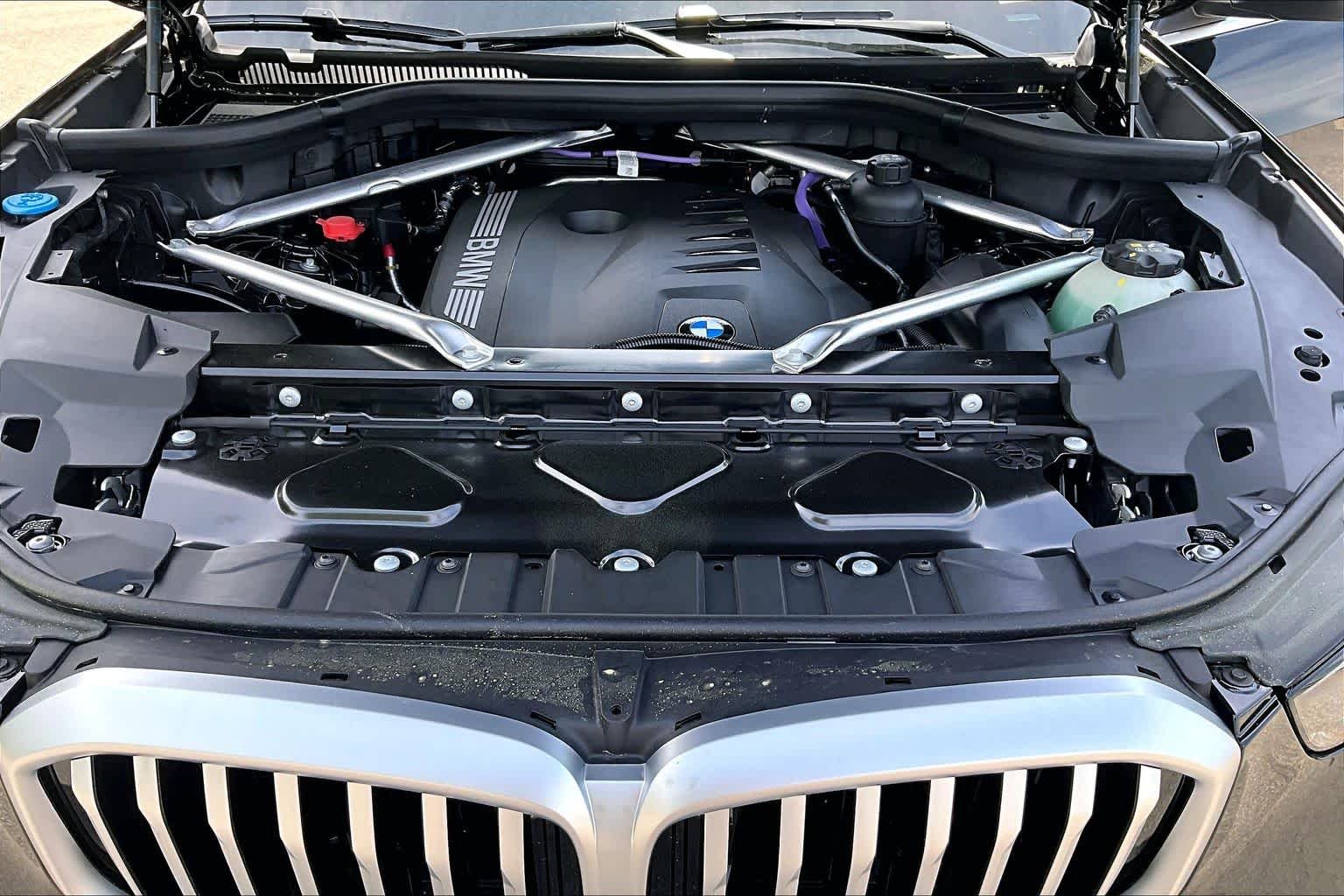 New 2026 Black Sapphire Metallic BMW sDrive40i image 16