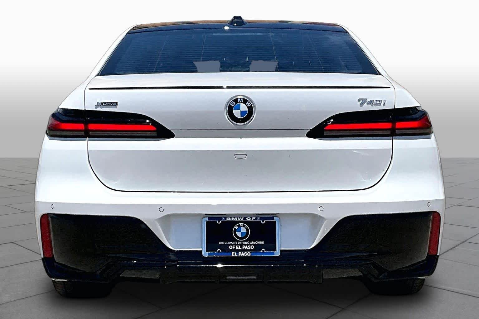New 2026 Mineral White Metallic BMW 740i xDrive image 4