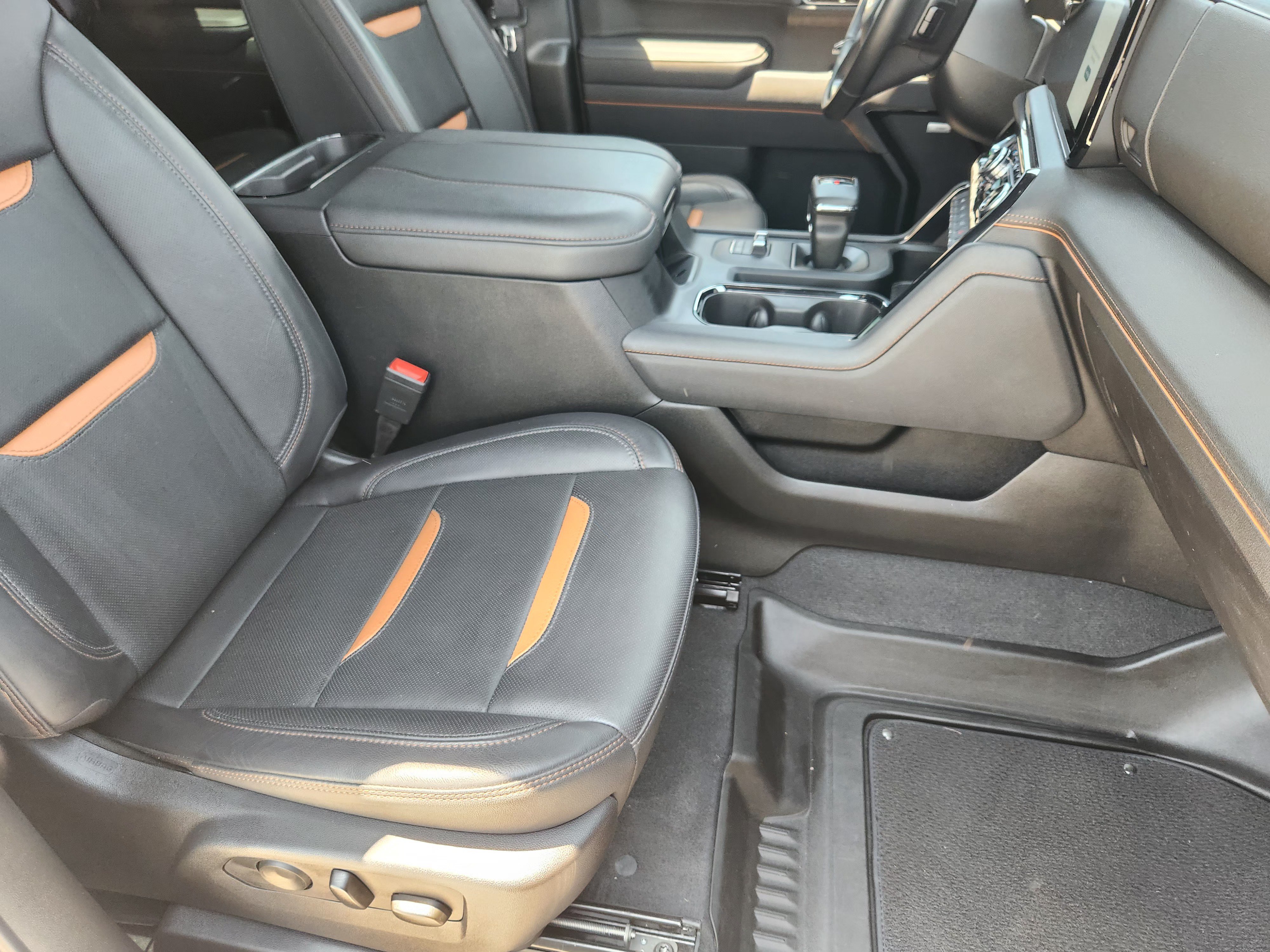 Used 2025 Summit White GMC AT4 image 14