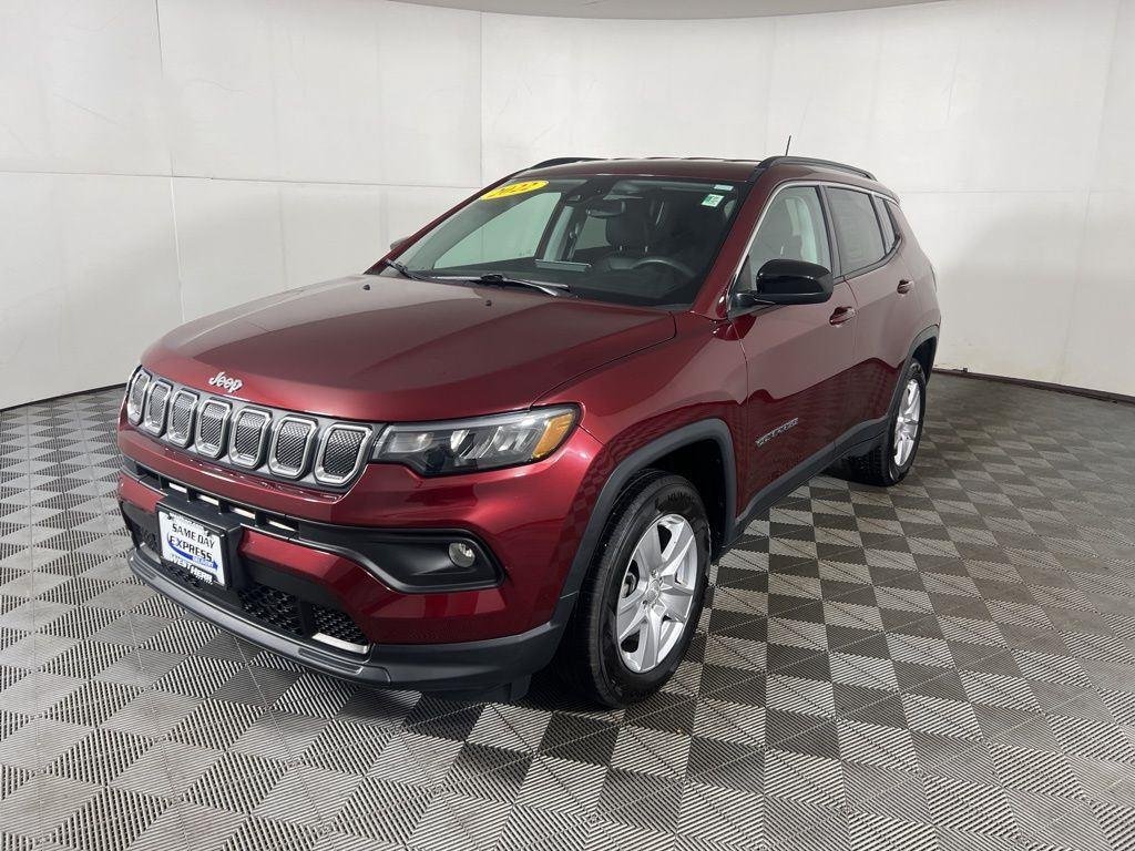 Certified Used 2022 Velvet Red Pearlcoat Jeep Latitude image 5