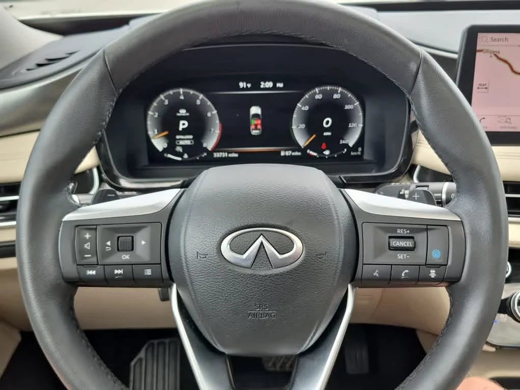 Used 2023 Majestic White INFINITI LUXE image 19