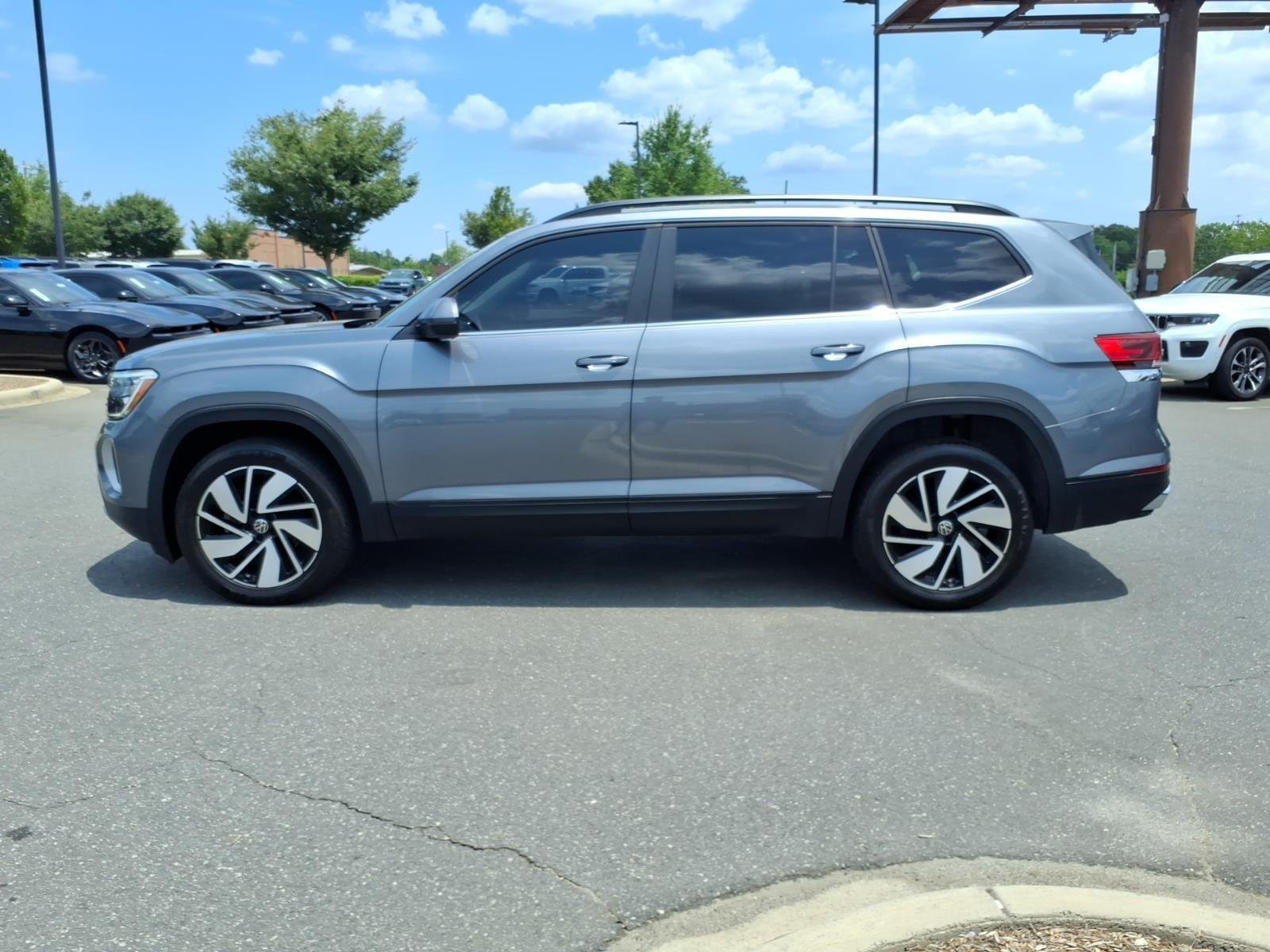 Used 2025 GRAY VOLKSWAGEN SE image 3
