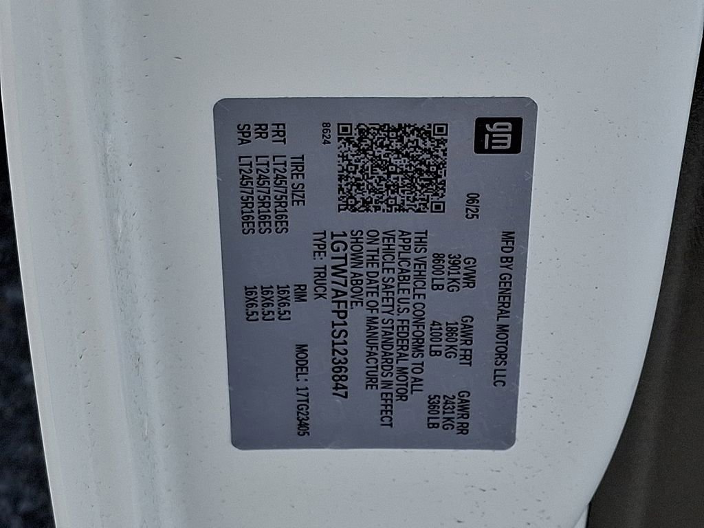 2025 GMC Savana Cargo Work Van - Photo 13