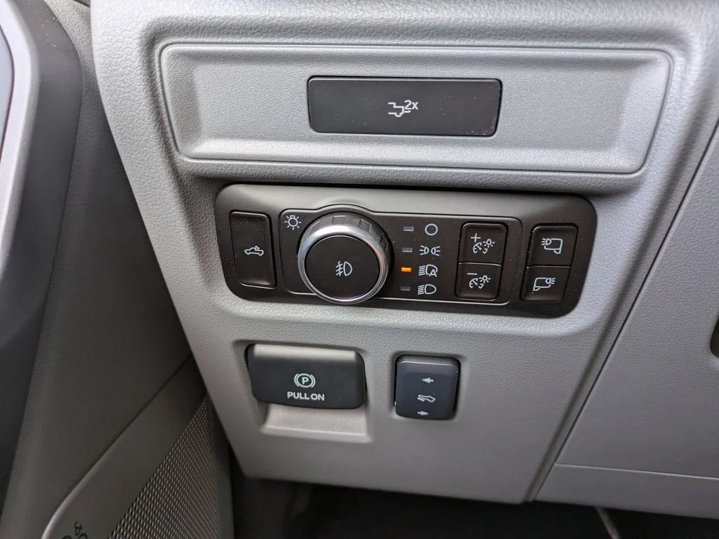 New 2026 Carbonized Gray Metallic Ford Lariat image 28