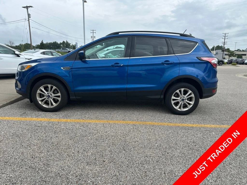 Used 2018 Blue Ford SE image 2