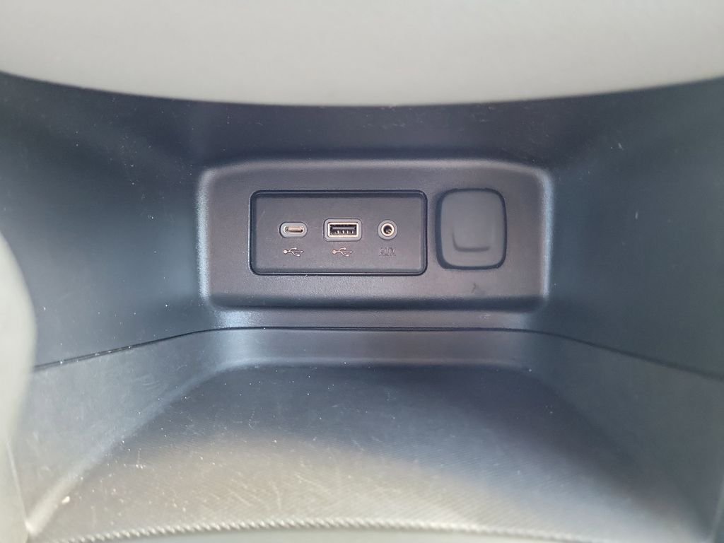 Used 2021 White Chevrolet LS image 35