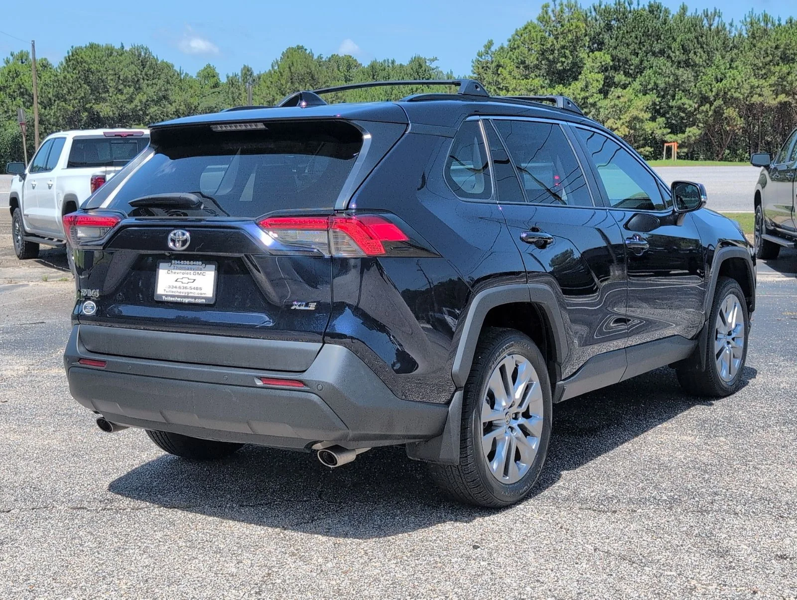 Used 2024  Toyota XLE Premium image 7