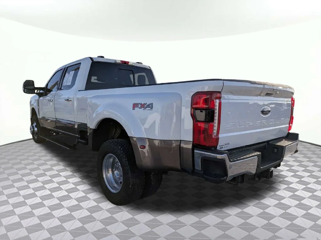 Used 2024 White Metallic Ford Lariat image 5