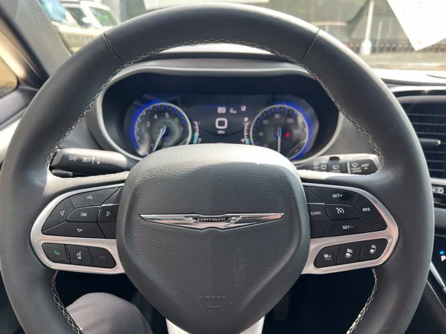 Certified Used 2025 Black Chrysler Select image 38