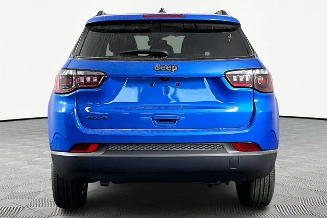 New 2026 Hydro Blue Pearl-Coat Exterior Paint Jeep Latitude image 5