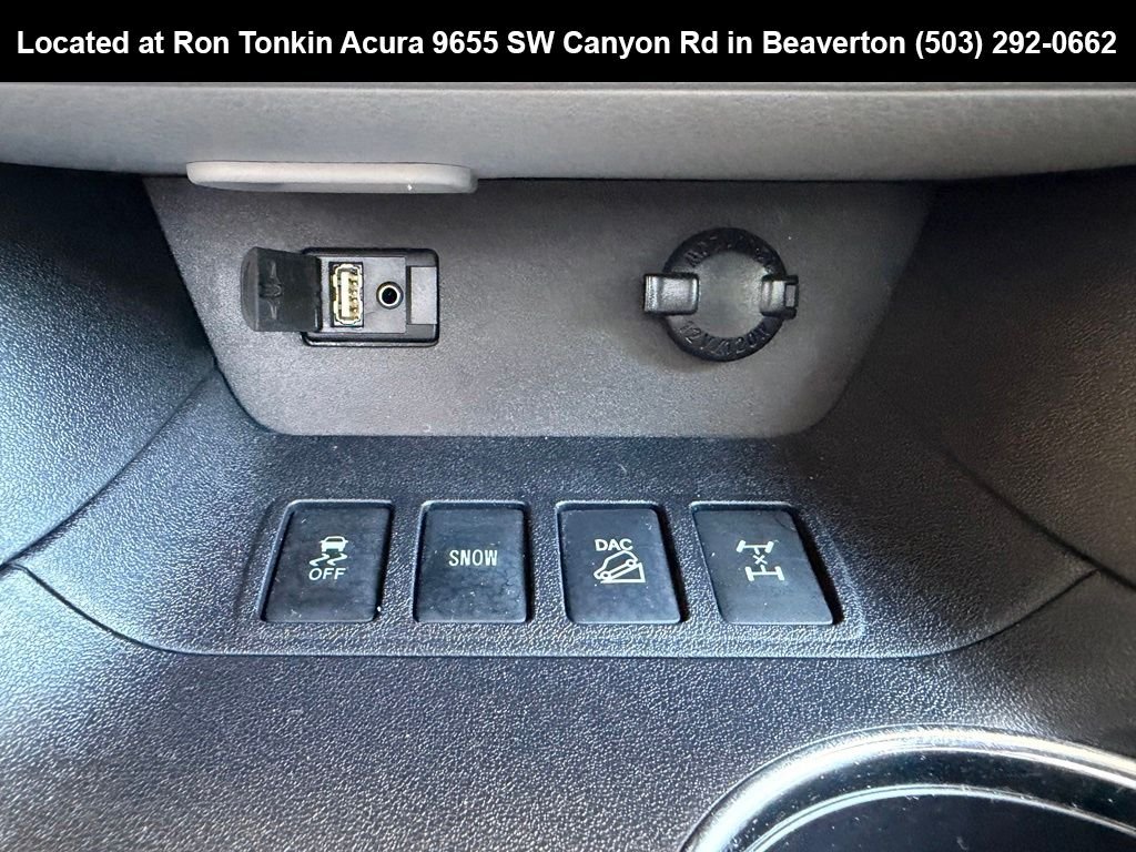 Used 2016 Blizzard Pearl Toyota XLE V6 image 22