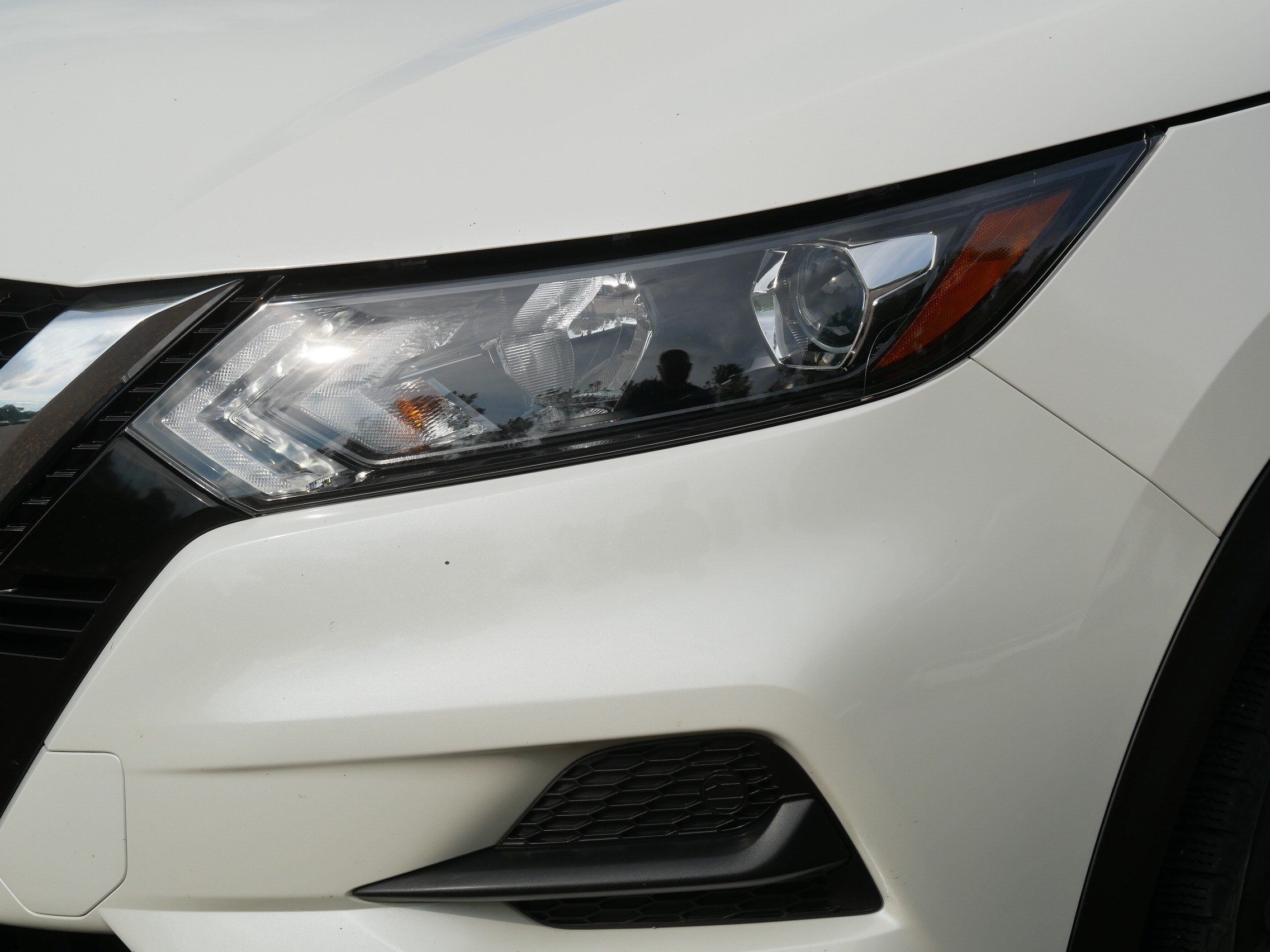 Certified Used 2022 Pearl White Tricoat Nissan SV image 16