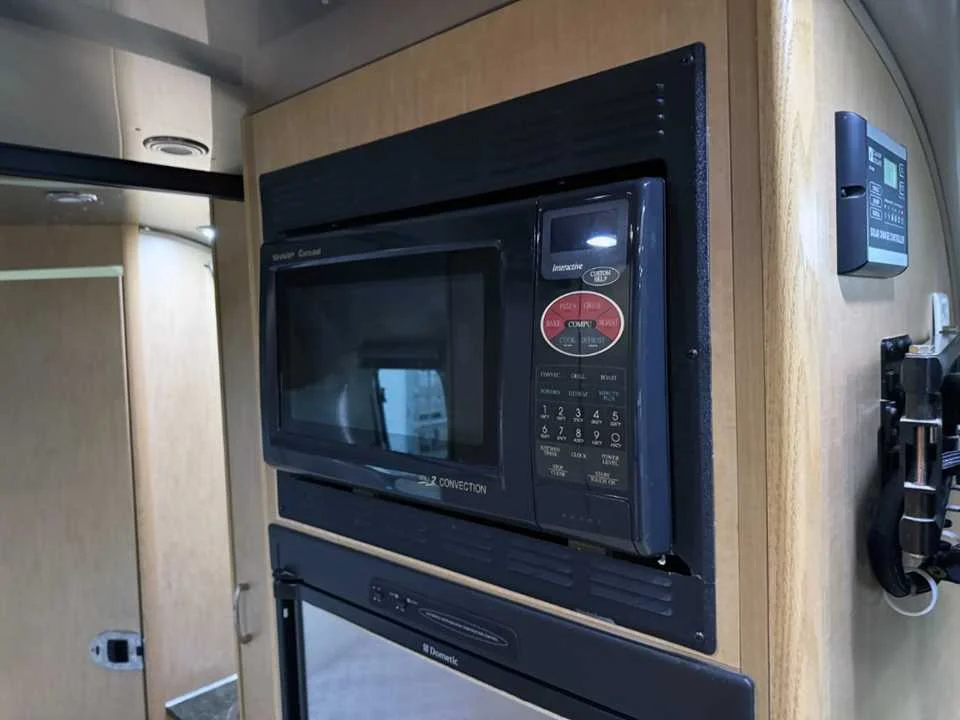 Used 2014 SILVER AIRSTREAM  image 22