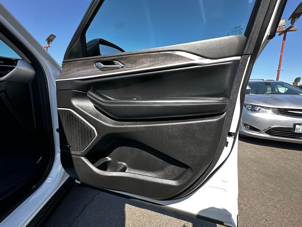 Used 2022 White Jeep 4xe image 23