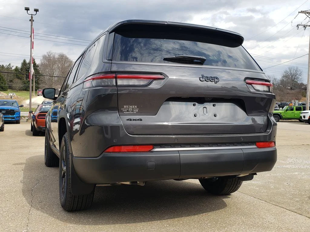 New 2026 Baltic Gray Metallic Clear-Coat Exterior Paint Jeep Laredo Altitude image 6