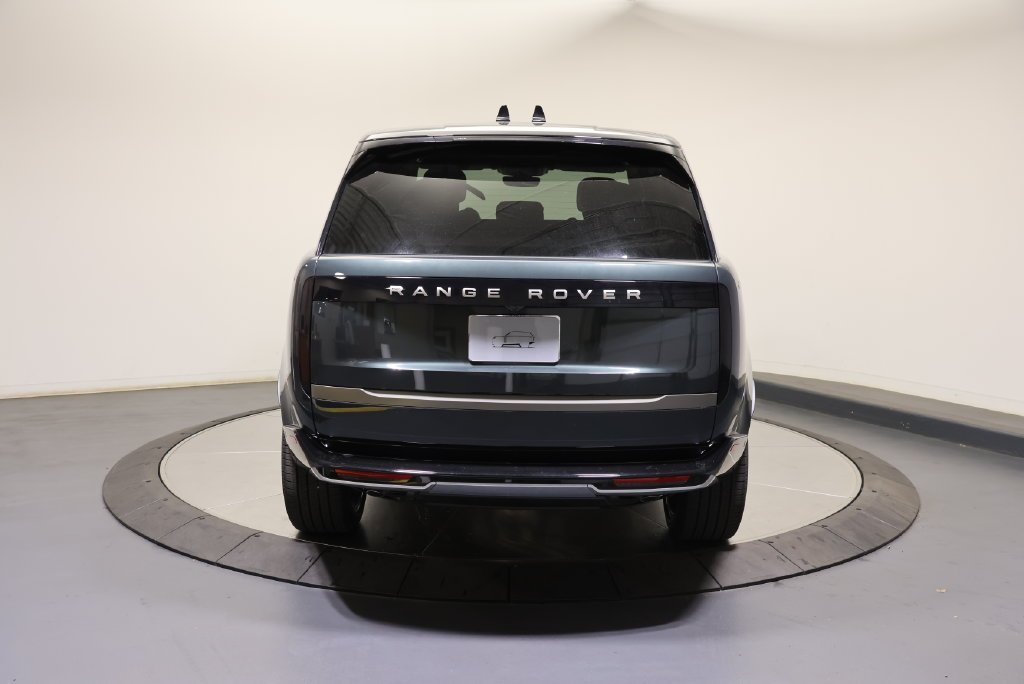 New 2027 Belgravia Green LAND ROVER SE image 4