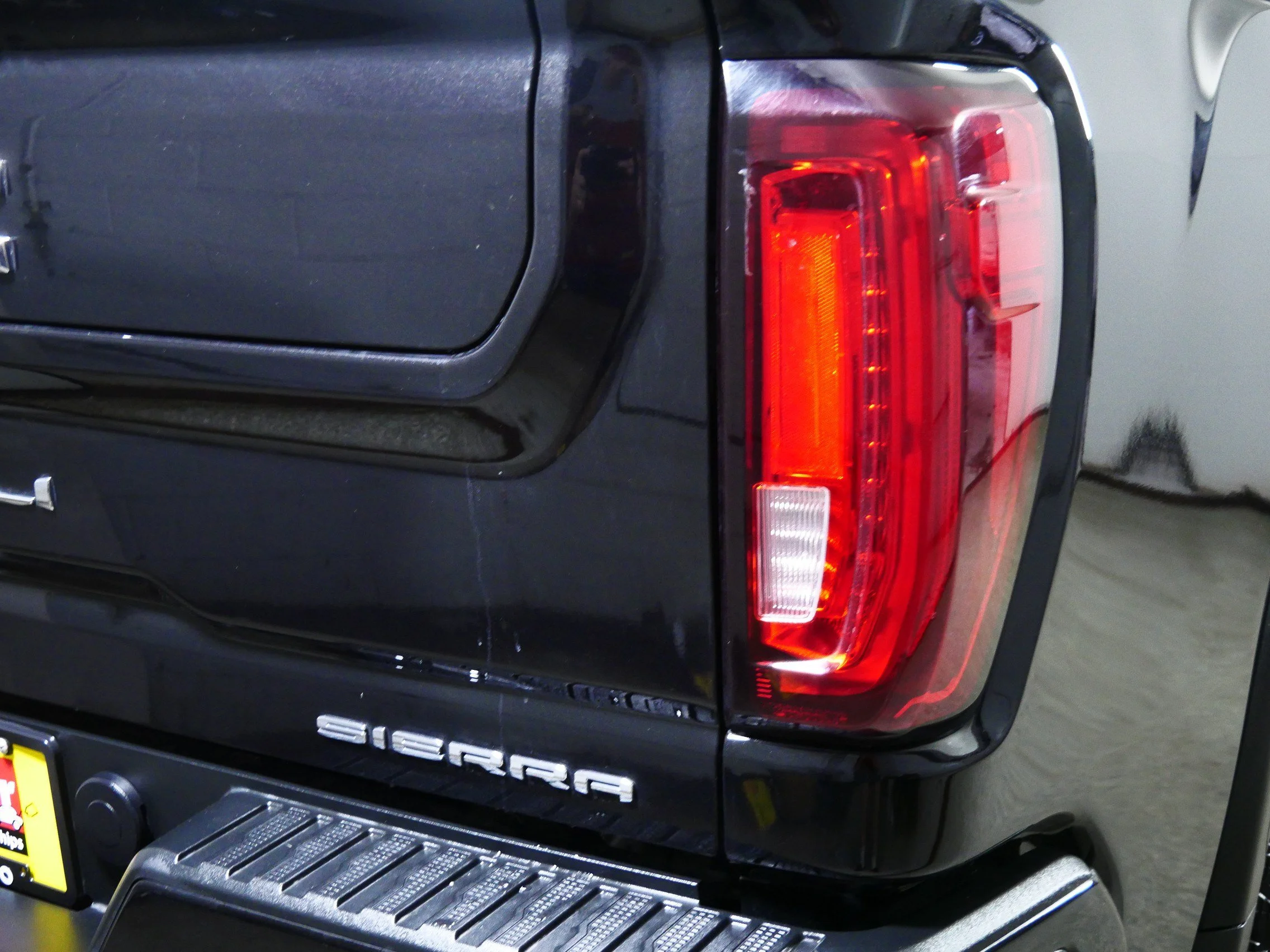 Used 2022 Onyx Black GMC Denali image 17