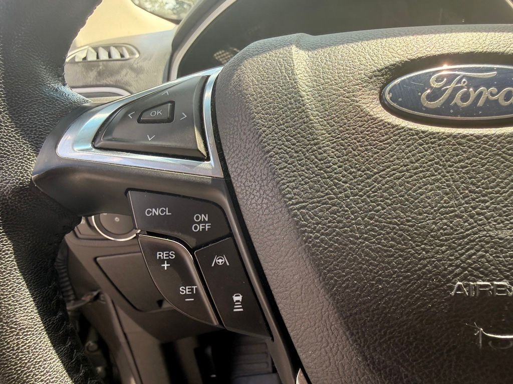 Used 2019 Gray Ford SEL image 9