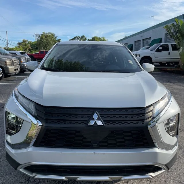 Used 2023  Mitsubishi SE image 7