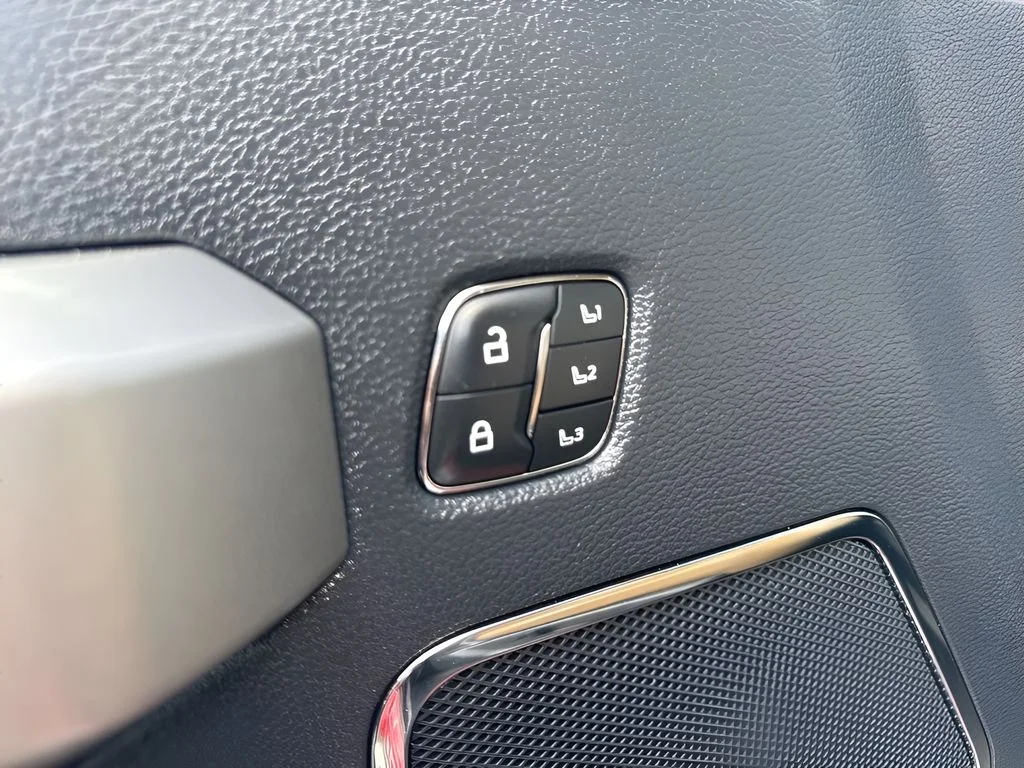 Used 2022 Red Ford Lariat image 11