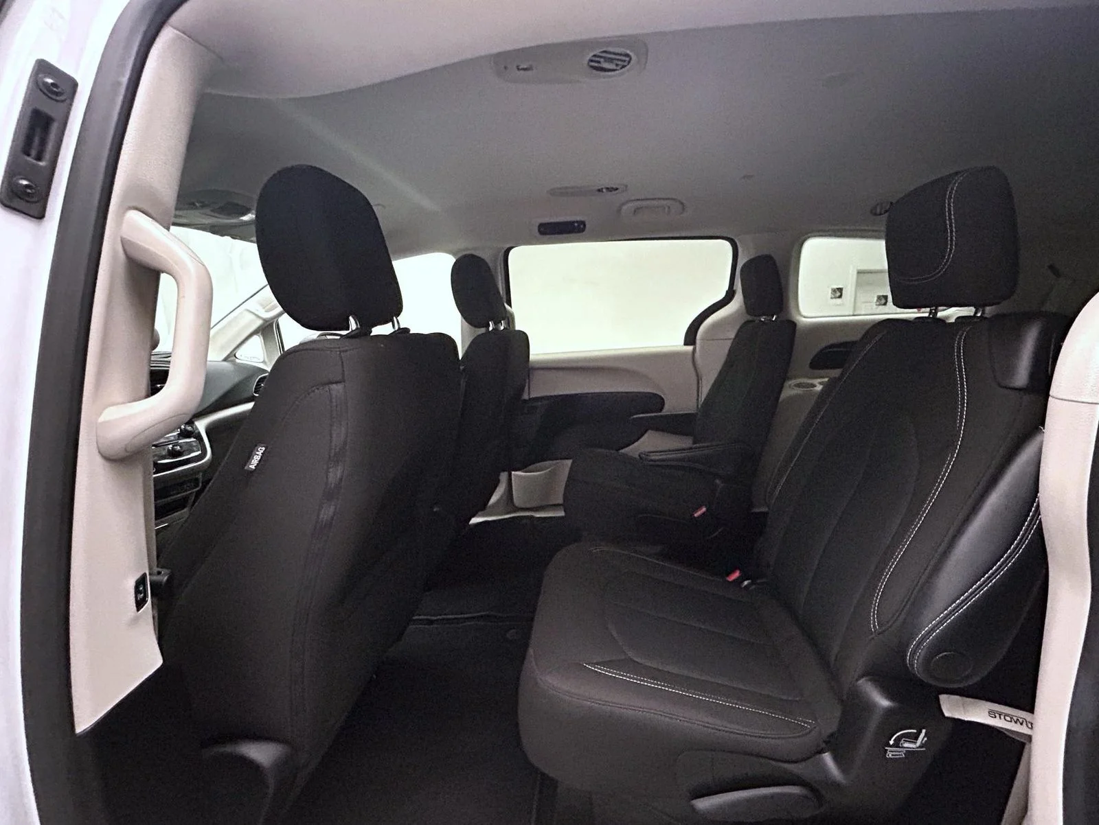 Used 2023 White Chrysler LX image 19