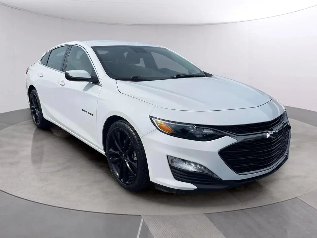 Used 2024 Summit White Chevrolet LT image 7