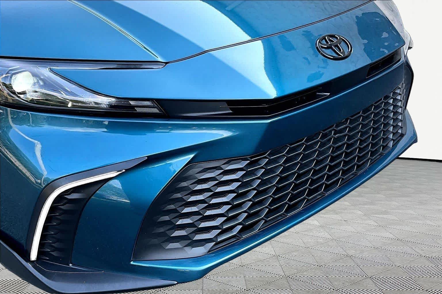 Used 2025 Ocean Gem Toyota SE image 30