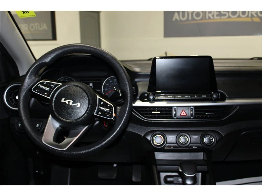 2023 Kia Forte LXS - Photo 15