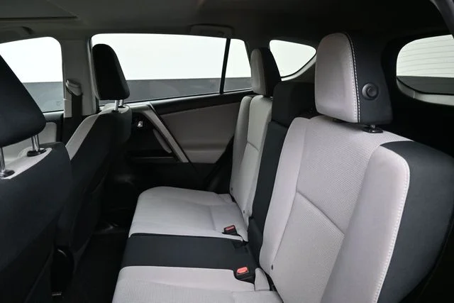 Used 2018 Gray Toyota XLE image 15