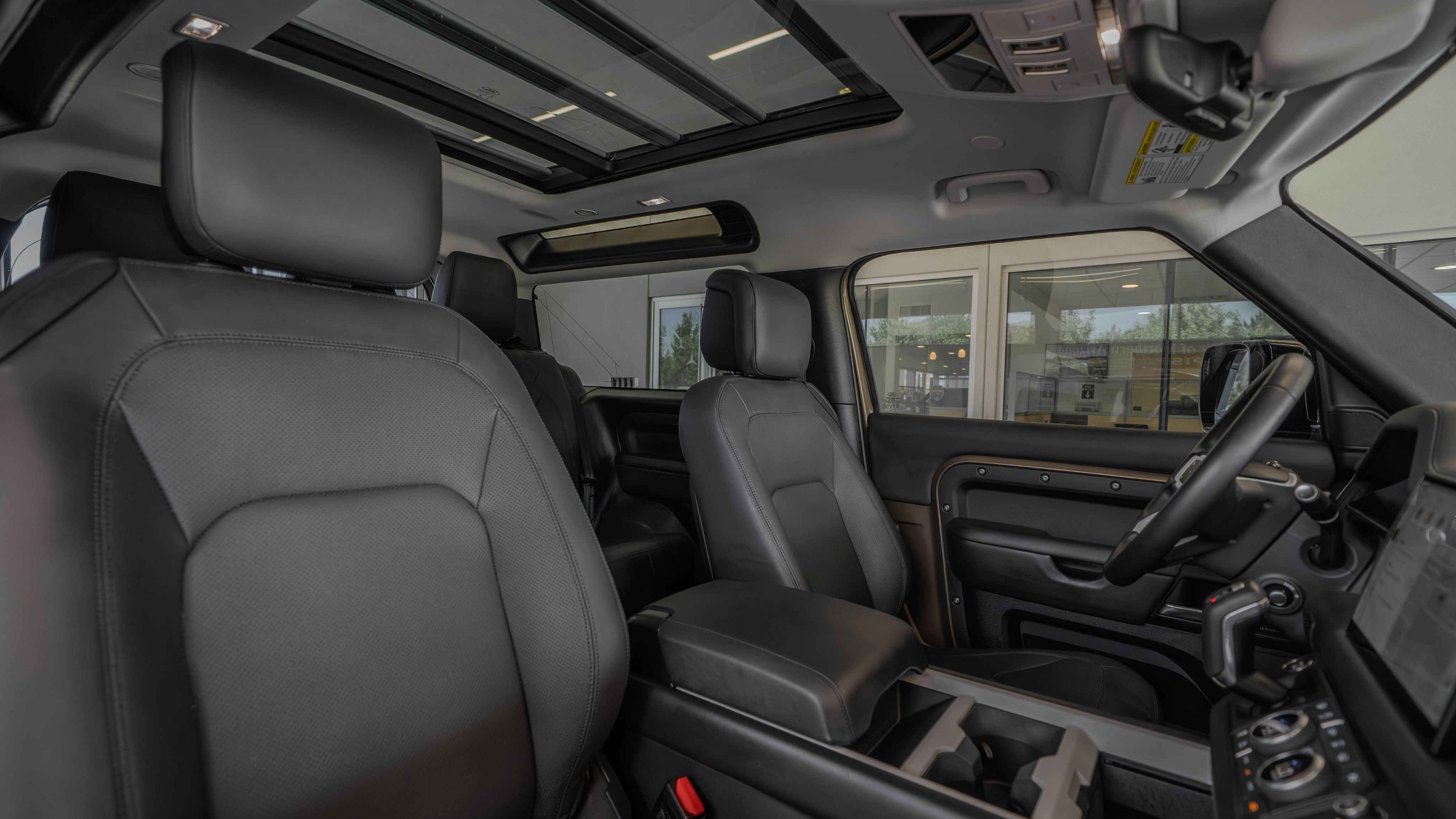 Used 2025 Gondwana Stone Metallic Land Rover S image 31