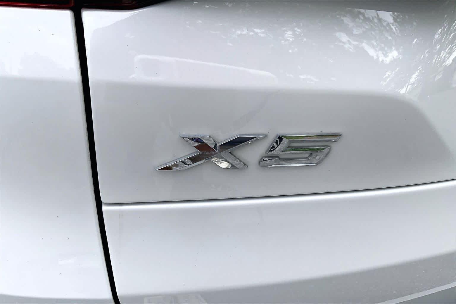 Used 2022 Mineral White Metallic BMW xDrive40i image 32