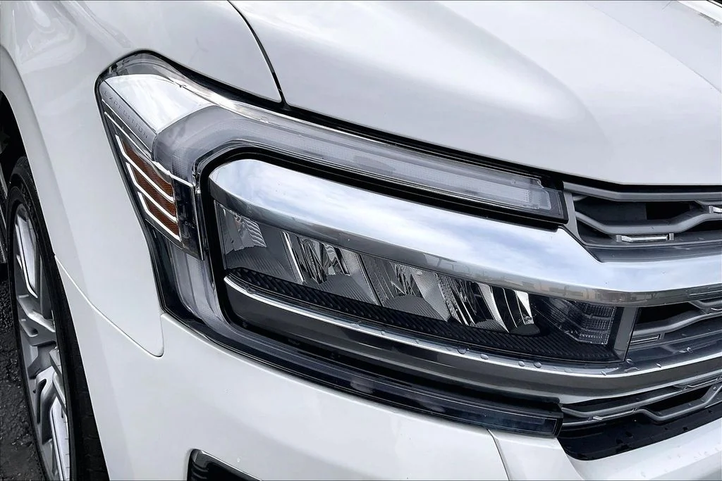 Used 2022 White Ford Platinum image 29
