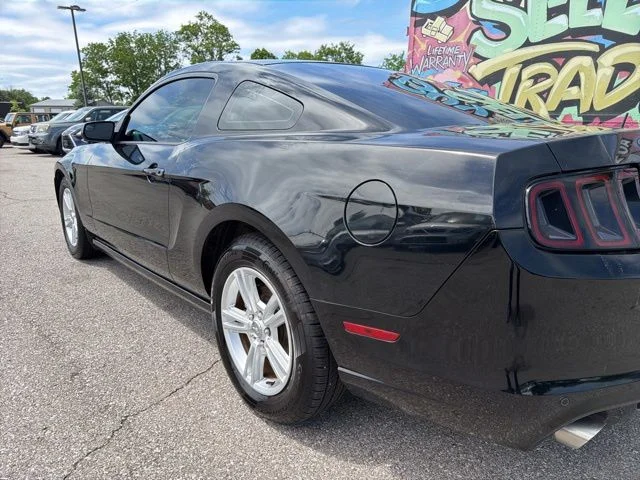 Used 2013 Black Ford V6 image 4