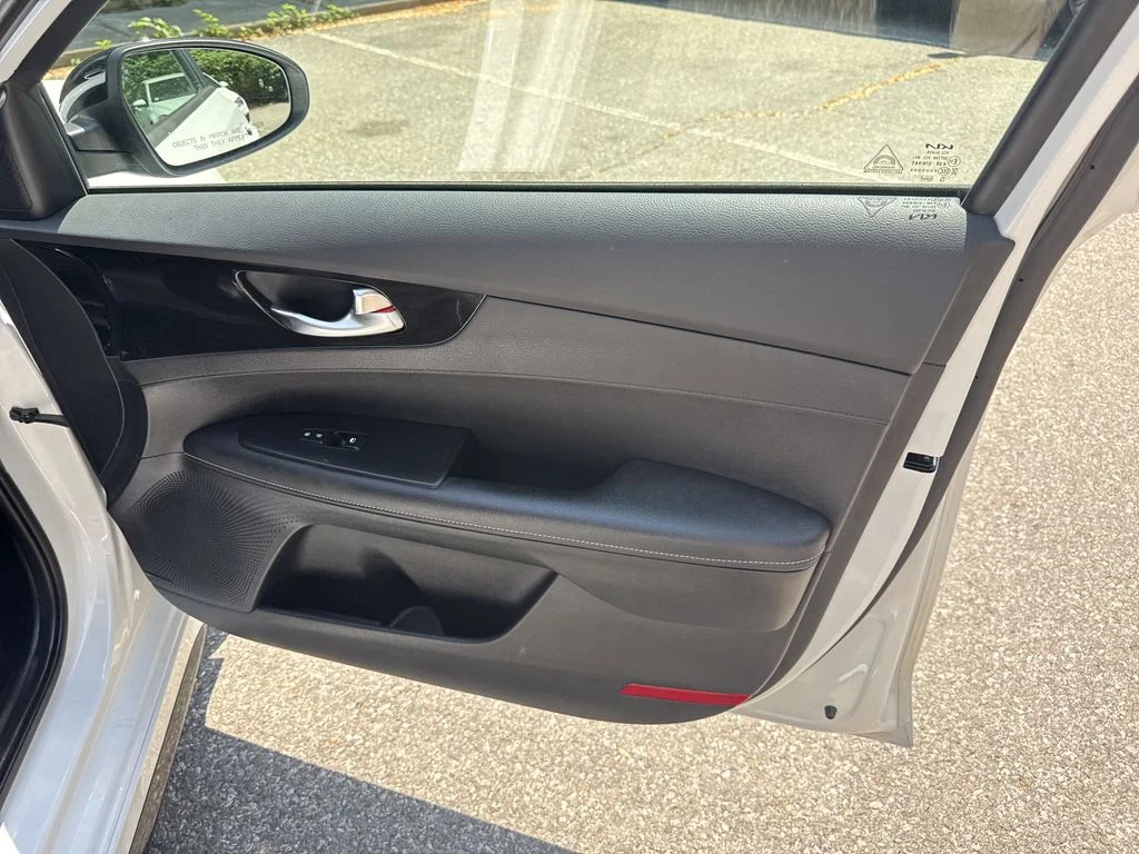 Used 2022 Snow White Pearl Kia GT-Line image 30