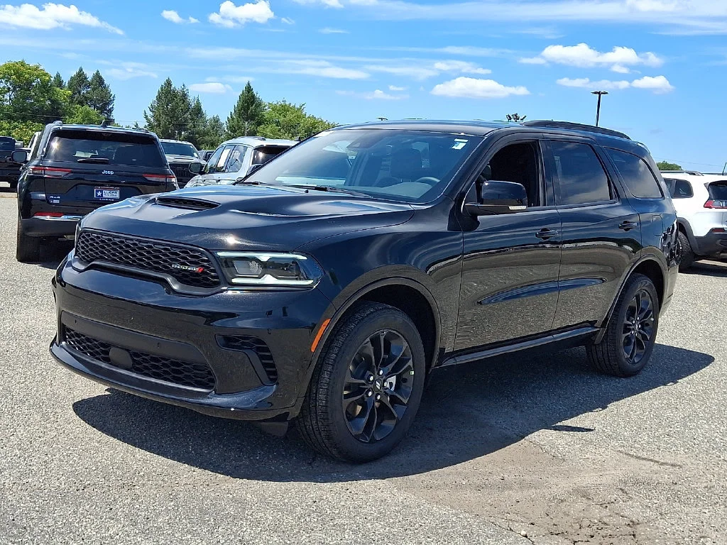 New 2026 Diamond Black Clear-Coat Exterior Paint Dodge GT Plus image 4