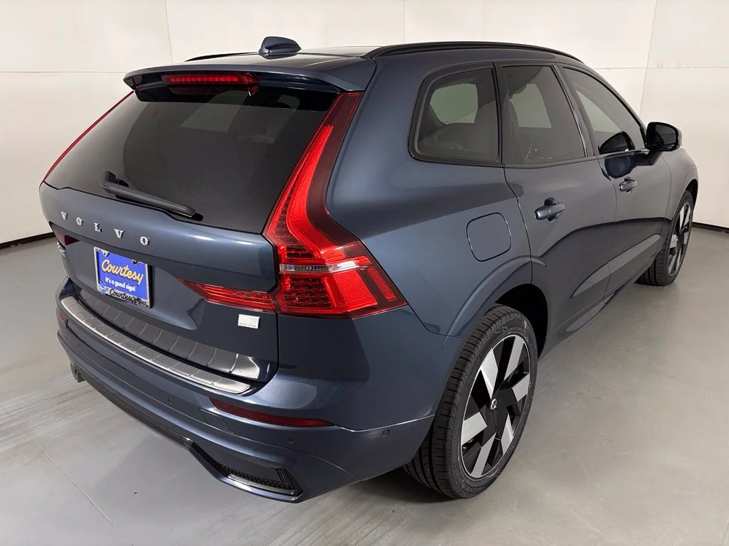 Used 2024 Blue Volvo T8 Plus Dark Theme image 8