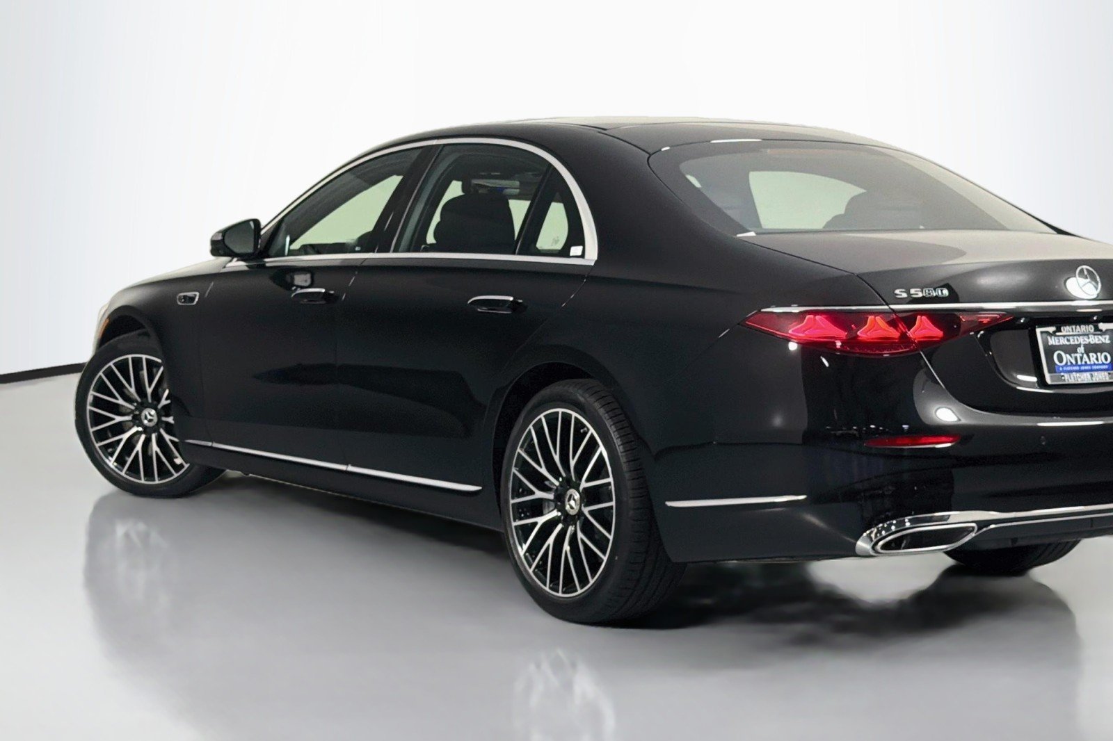 New 2027 Obsidian Black Metallic Mercedes-Benz S 580 4MATIC® Sedan image 16
