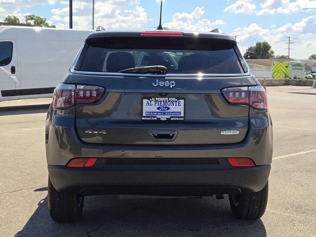 Used 2018 Gray Jeep Latitude image 13