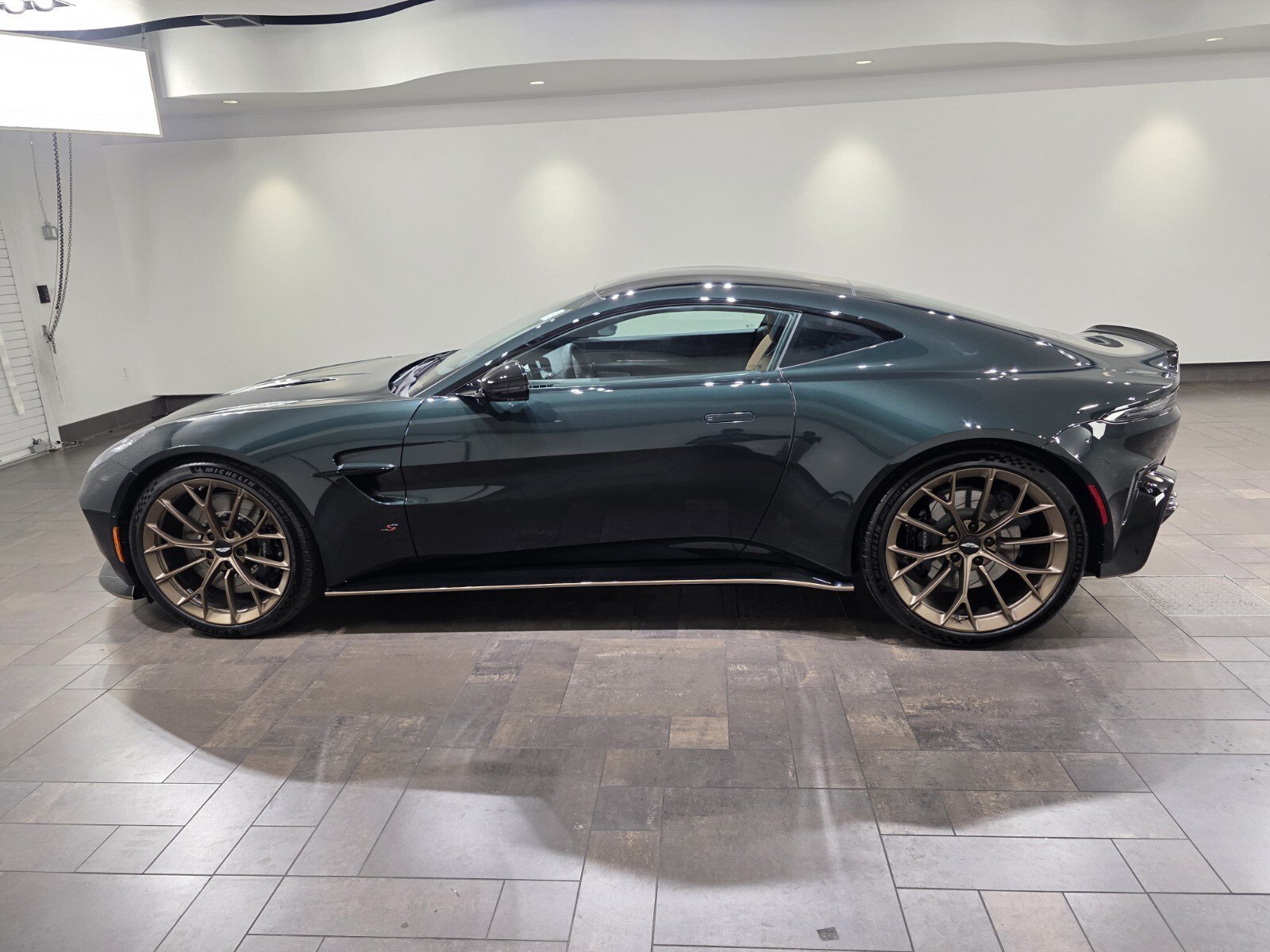 2026 Aston Martin Vantage Base - Photo 22
