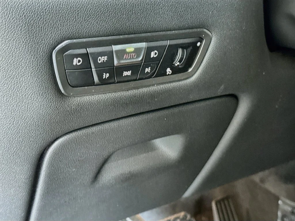 Used 2021  BMW xDrive40i image 10