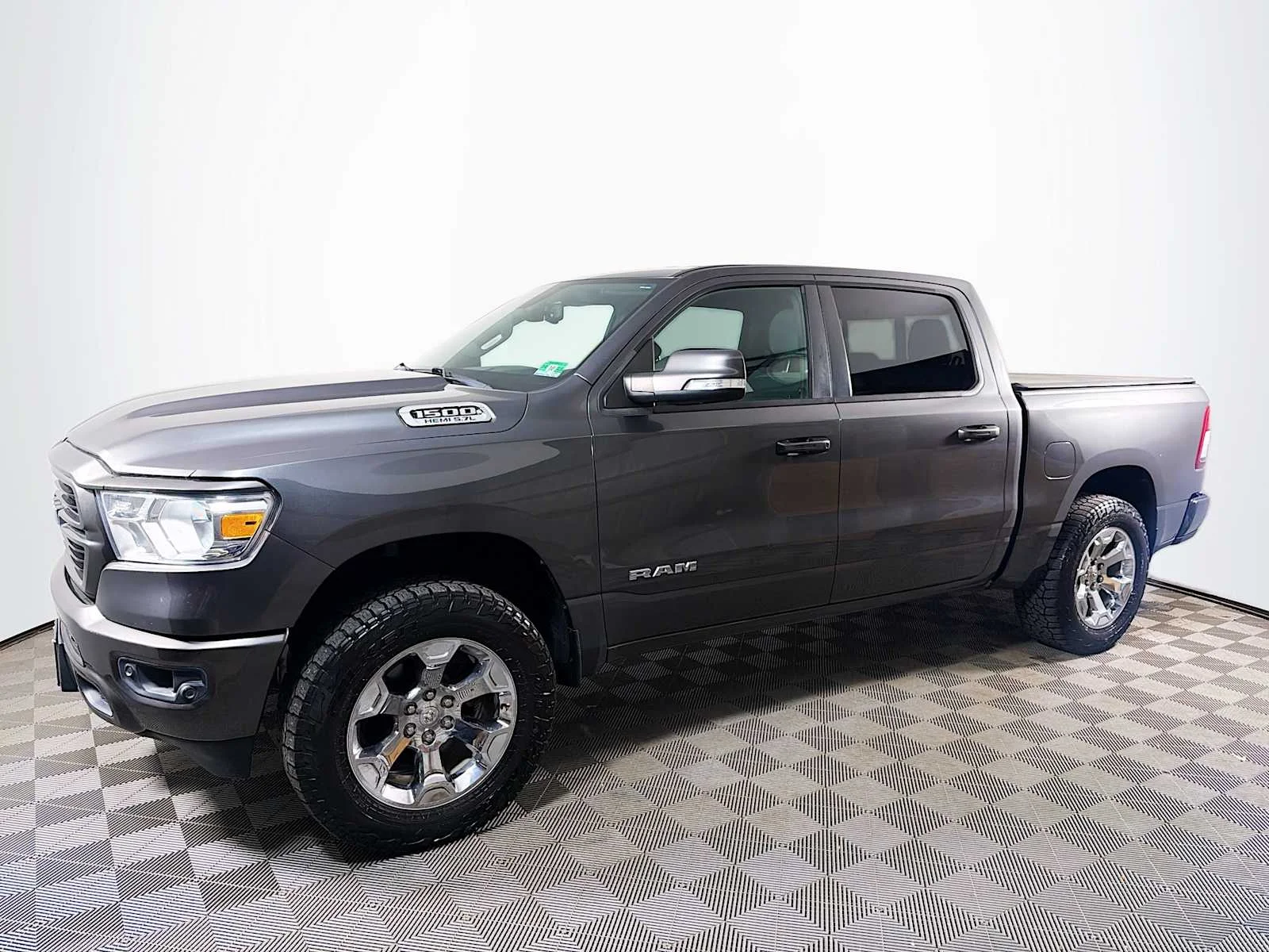 2019 RAM 1500 Big Horn/Lone Star 4x4 Crew Cab 5'7's photo