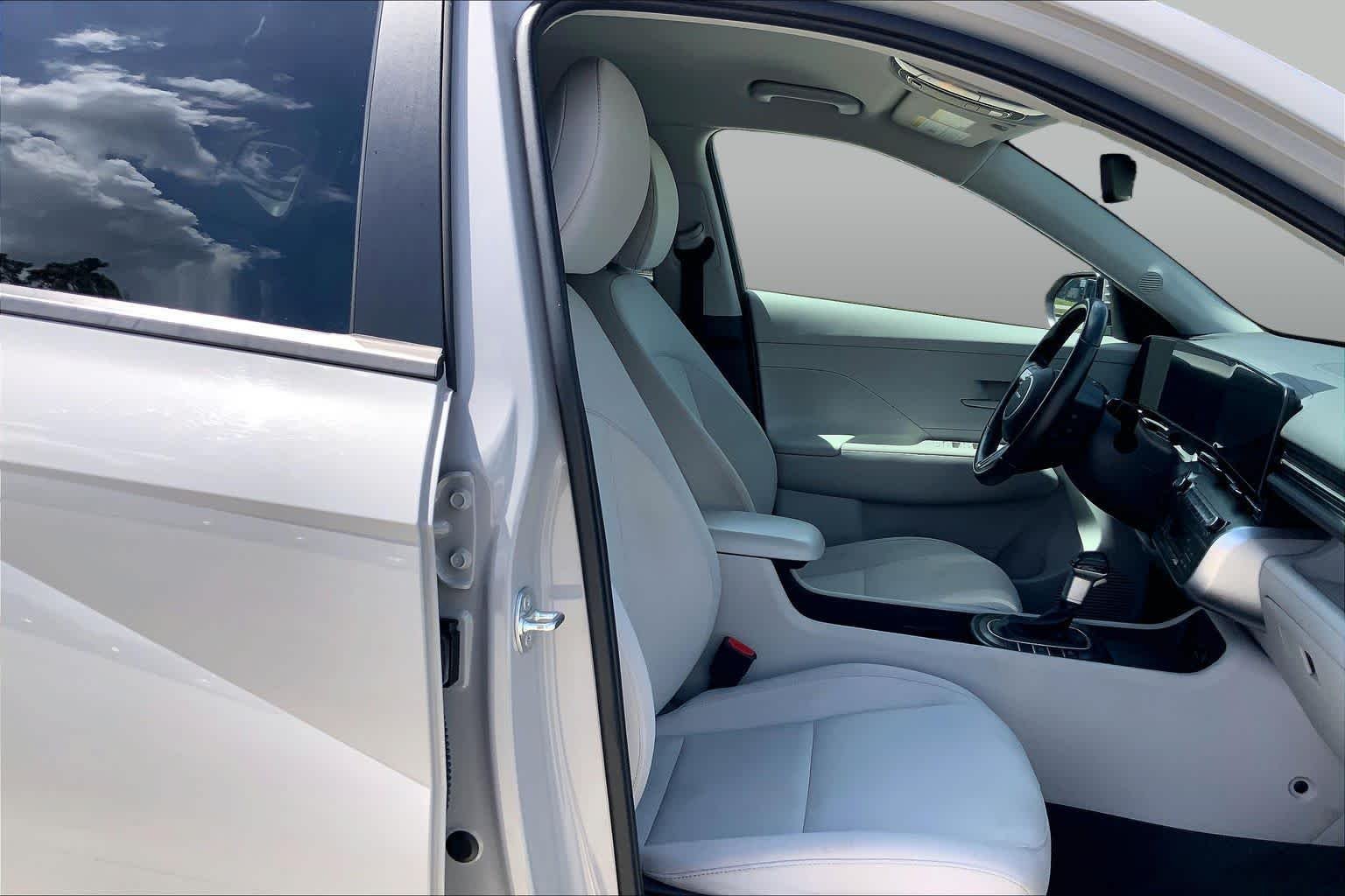 Used 2025 Cyber Gray Metallic Hyundai SEL image 9