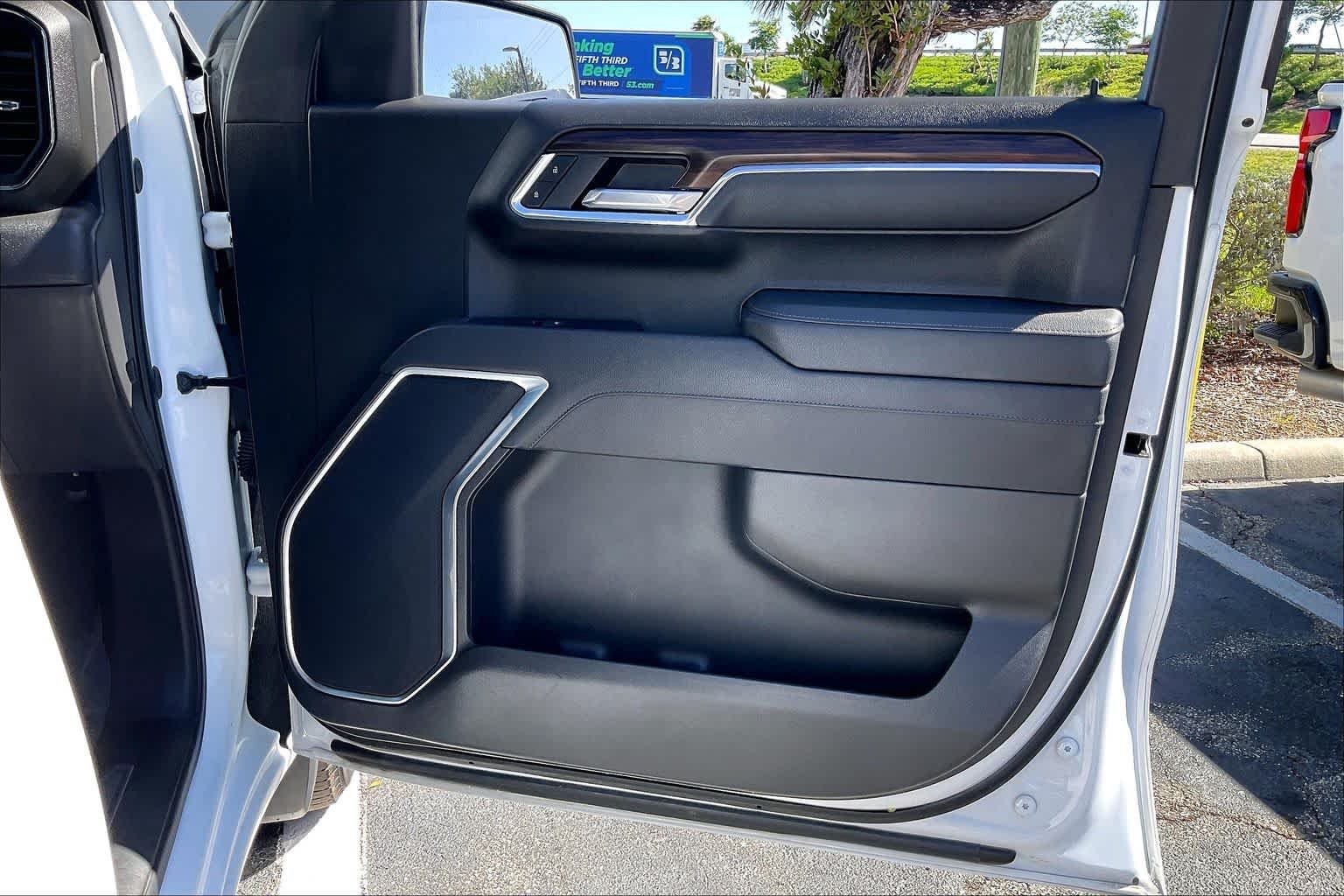 2025 GMC Sierra 1500 SLT - Photo 23