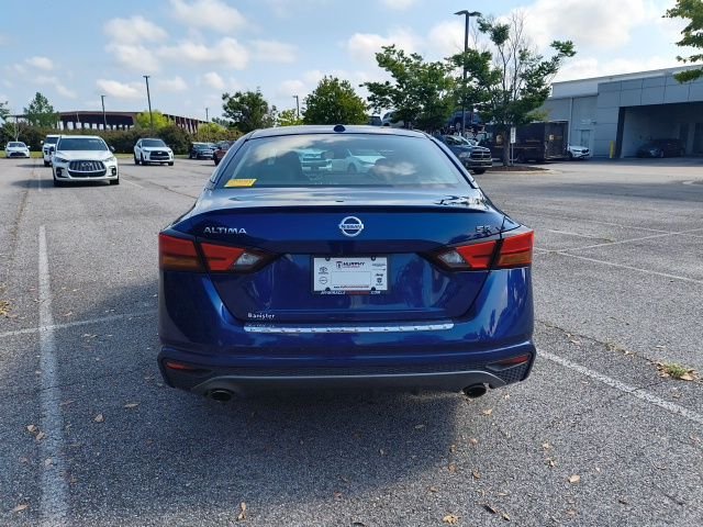 Used 2019 Blue Nissan 2.5 SR image 7