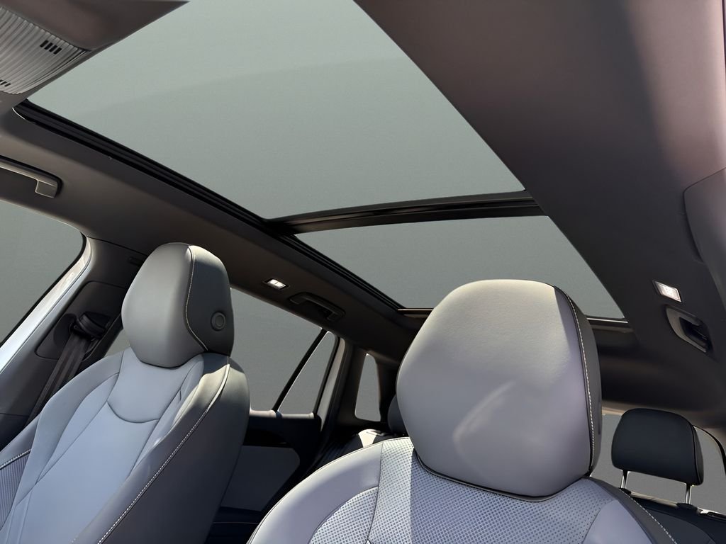 New 2026 Opal White w/Deep Black Roof Volkswagen 2.0T SE R-Line Black image 19