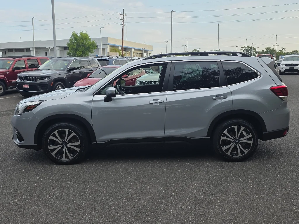 Used 2023 Ice Silver Metallic Subaru Limited image 12
