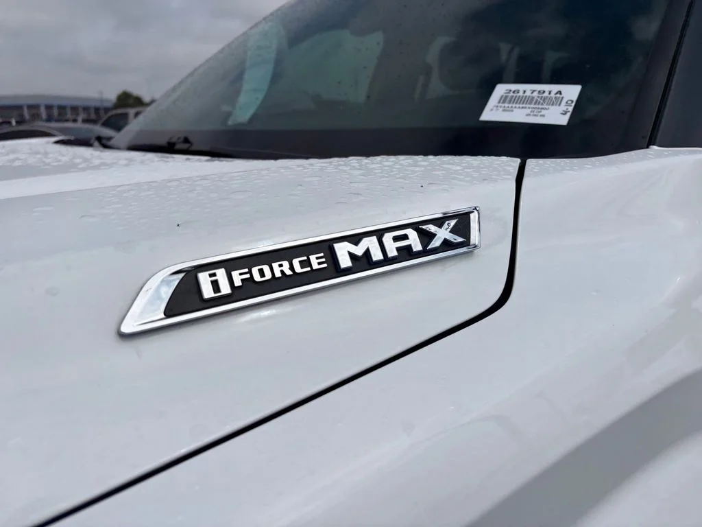 Used 2025 White Toyota SR5 image 3