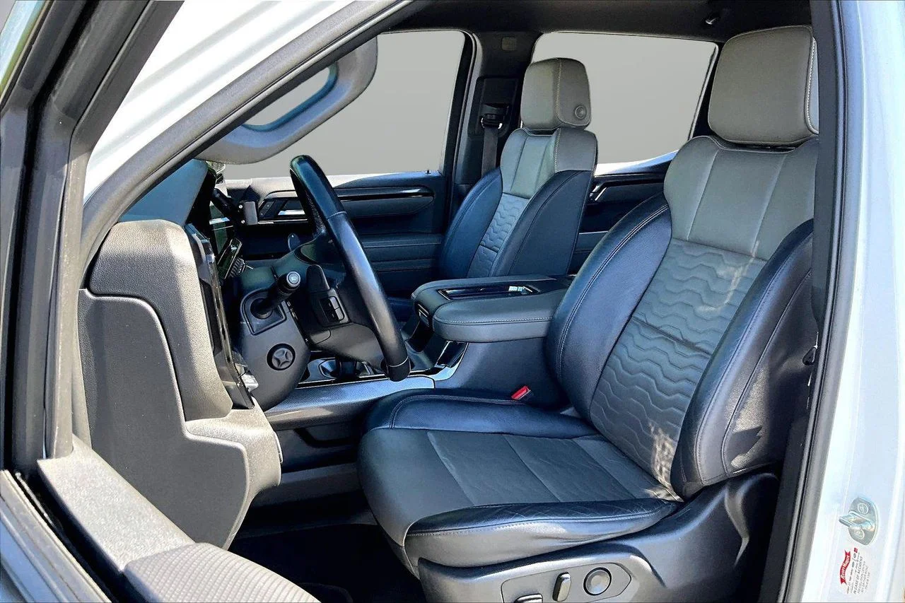 Used 2022 White Chevrolet ZR2 image 21